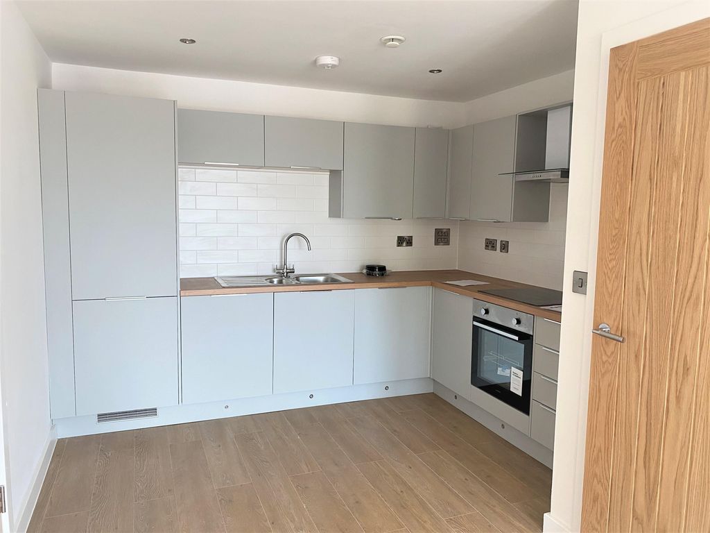 Property photo 2 of 7 Kitchen