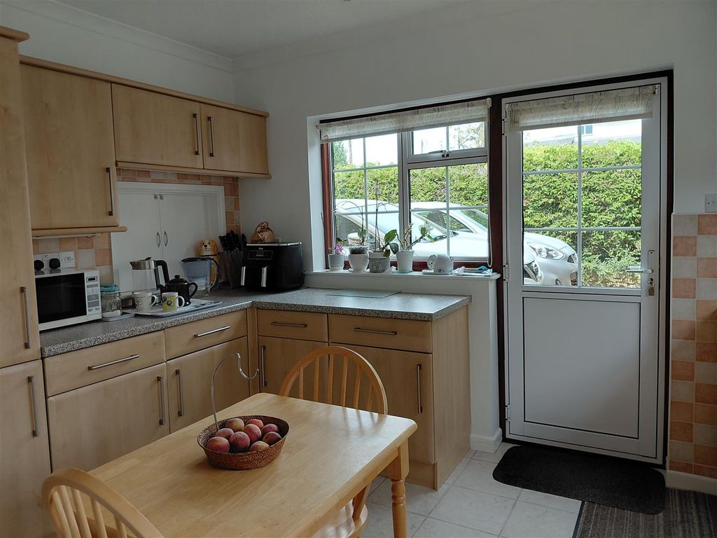 Property photo 2 of 28