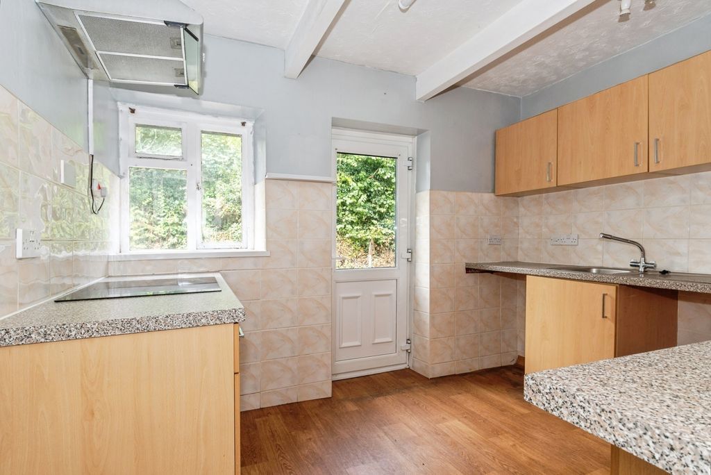 Property photo 3 of 17 Kitchen