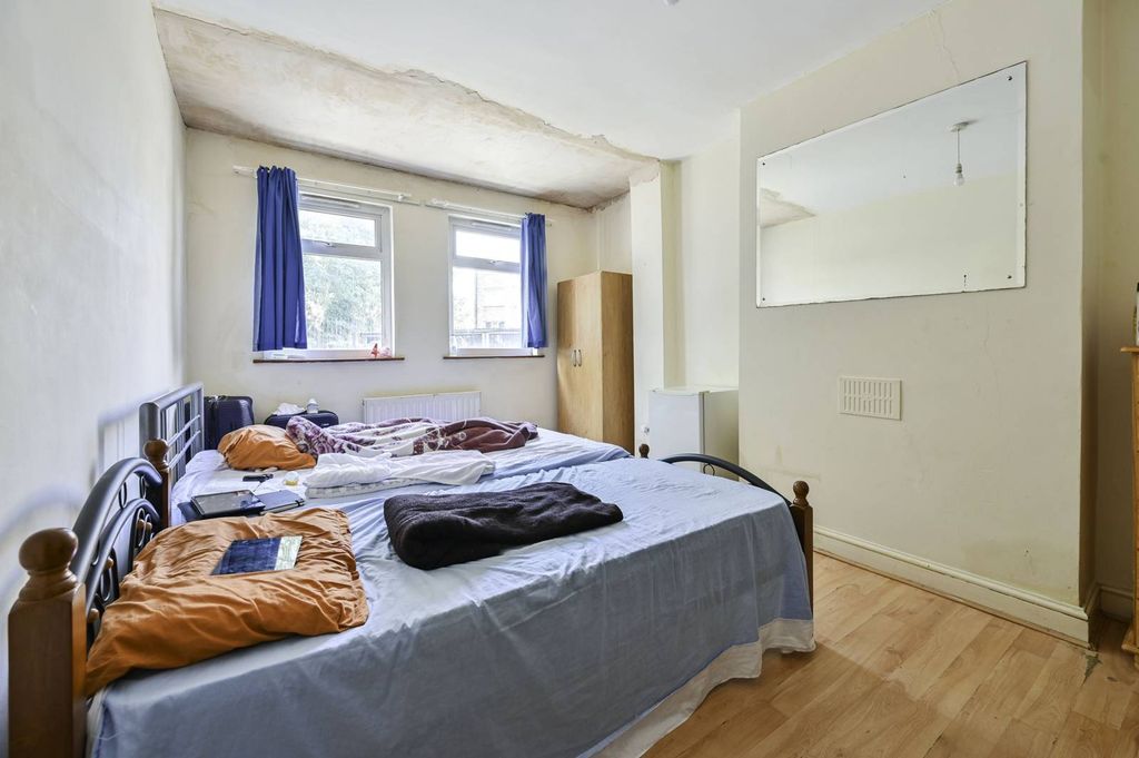 Property photo 3 of 5