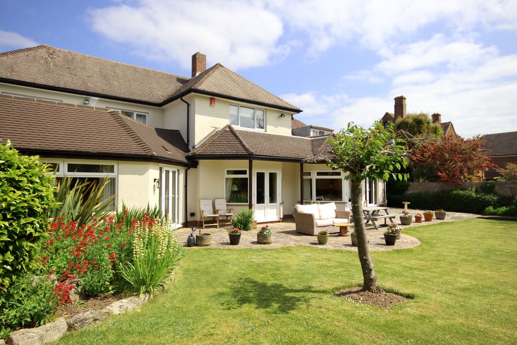Property photo 2 of 33