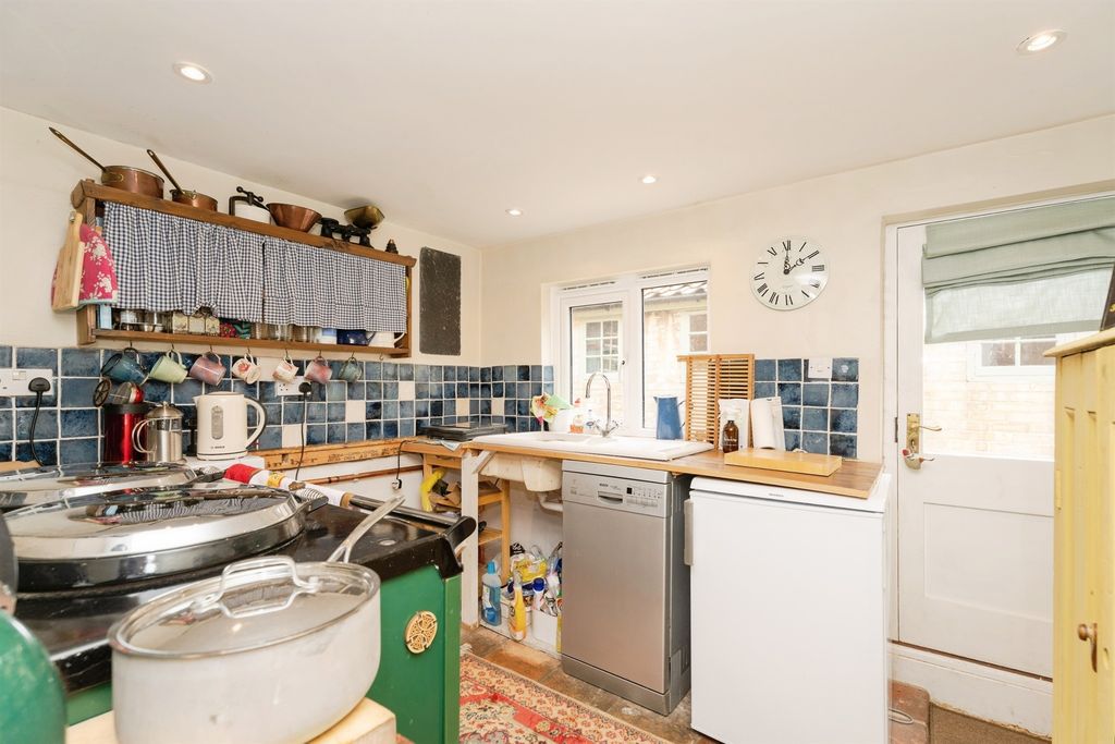 Property photo 3 of 17