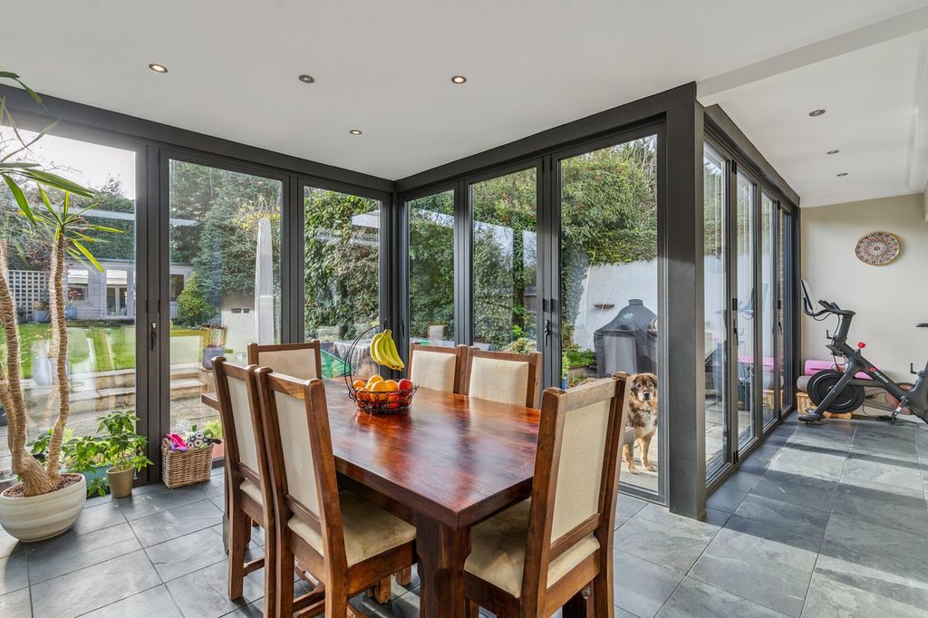 Property photo 2 of 23