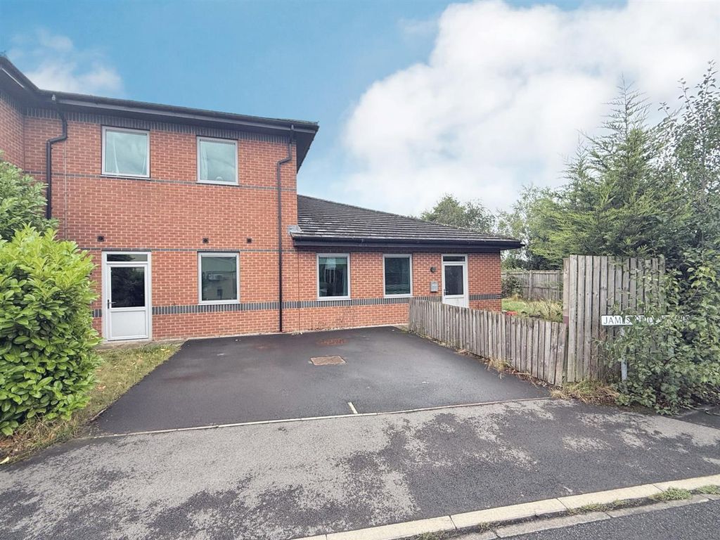 Property photo 1 of 10 c211E6Fb-8E8d-45Ab-91A7-0B8c140A78Db.Jpg