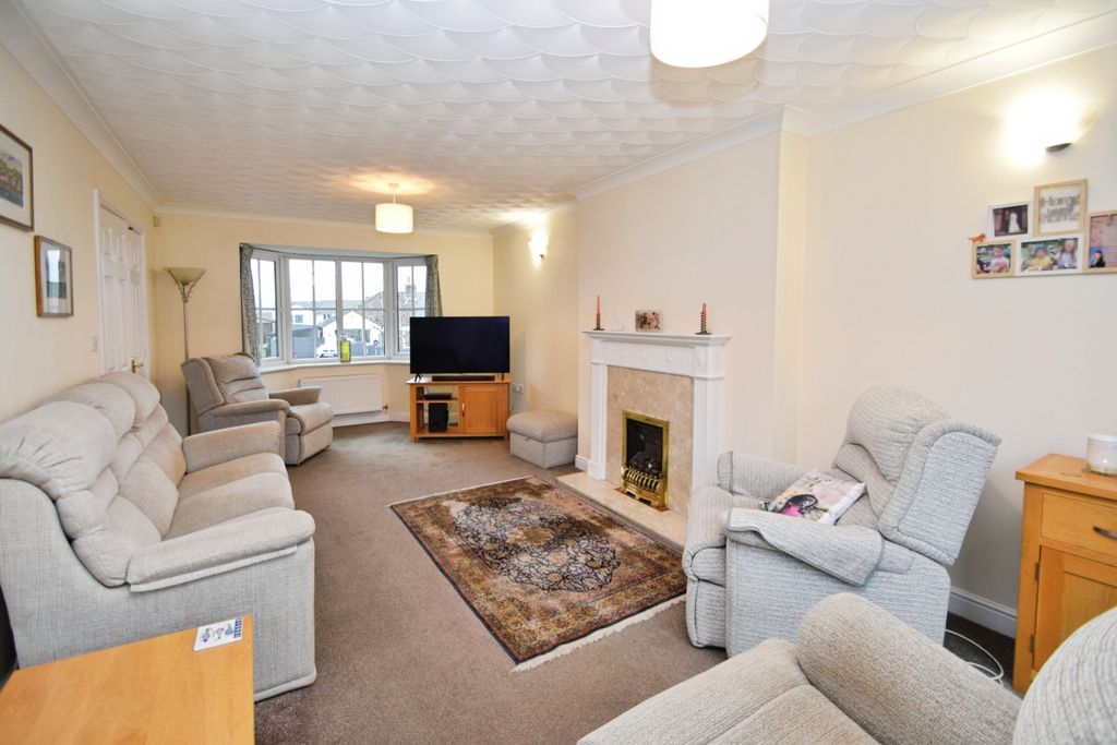 Property photo 3 of 23