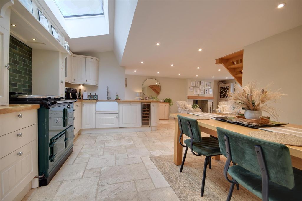 Property photo 3 of 27