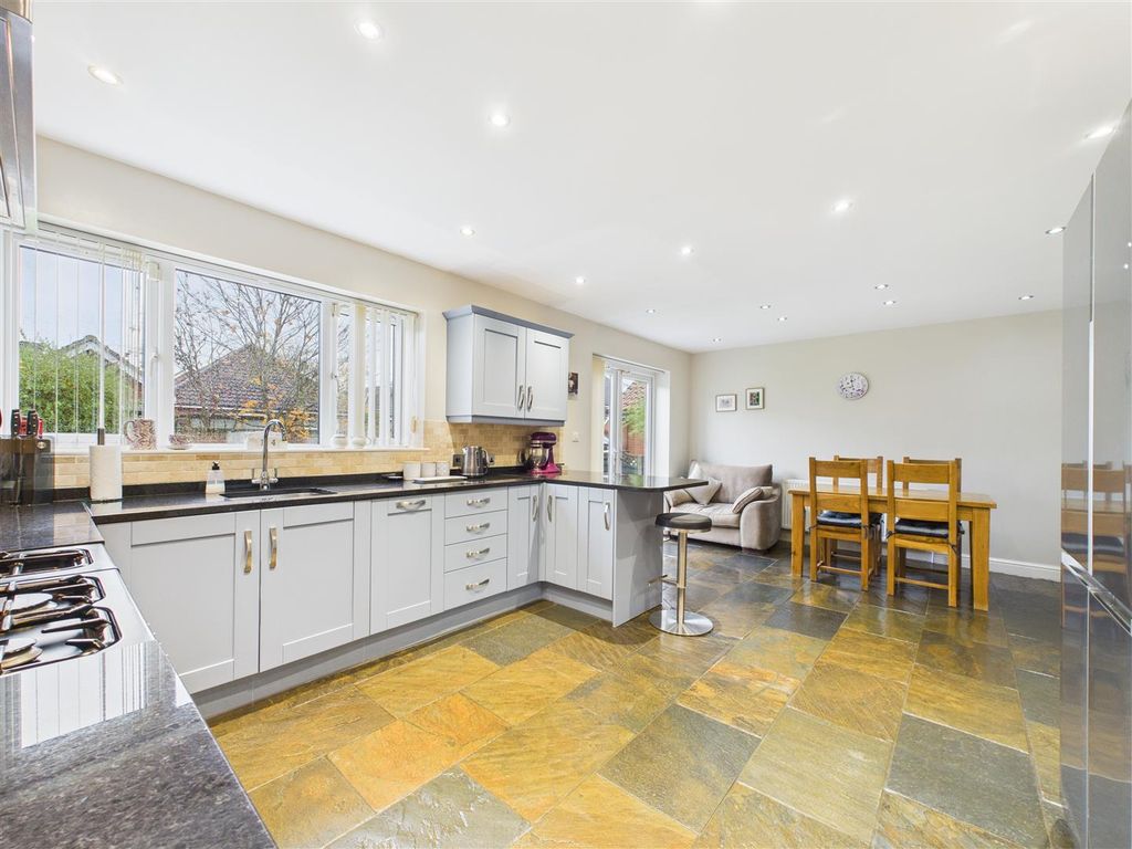 Property photo 2 of 20 Cam03303G0-Pr0260-Still025.Jpg