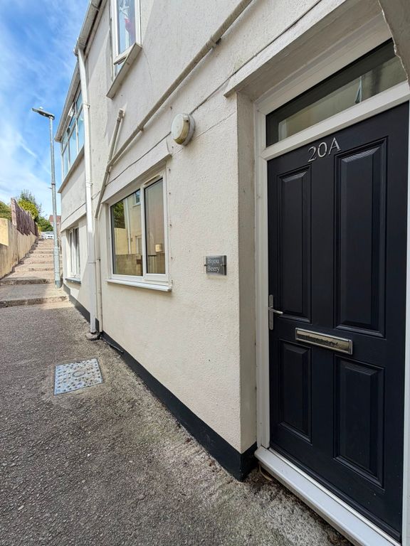 Property photo 1 of 9 Private Entrance