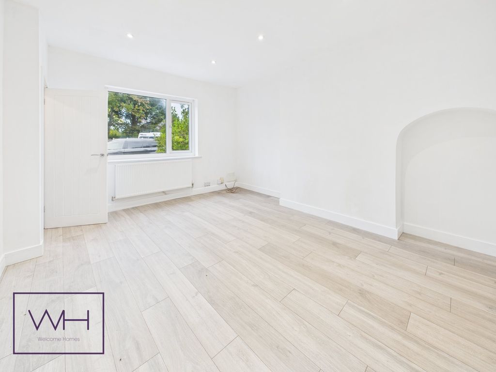 Property photo 3 of 15 Cam03785G0-Pr0318-Still008