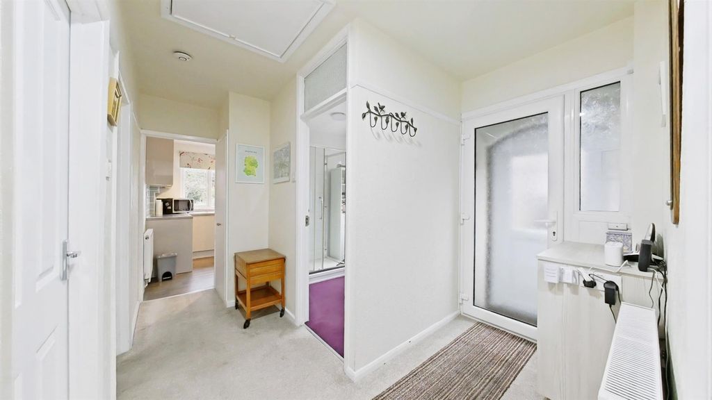 Property photo 2 of 11 Hallway