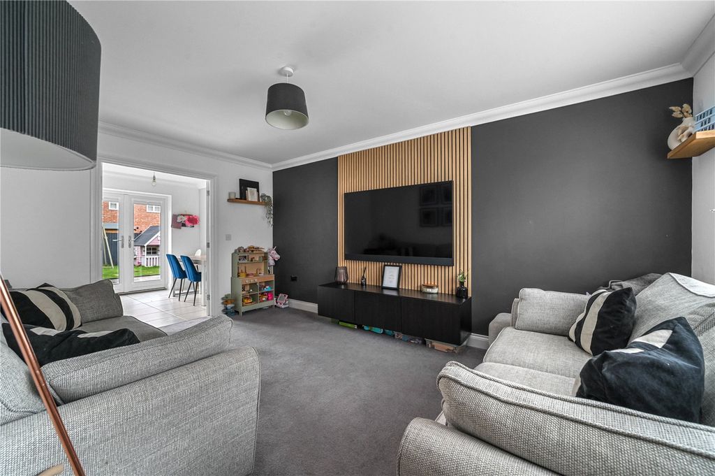 Property photo 2 of 27 Living Room