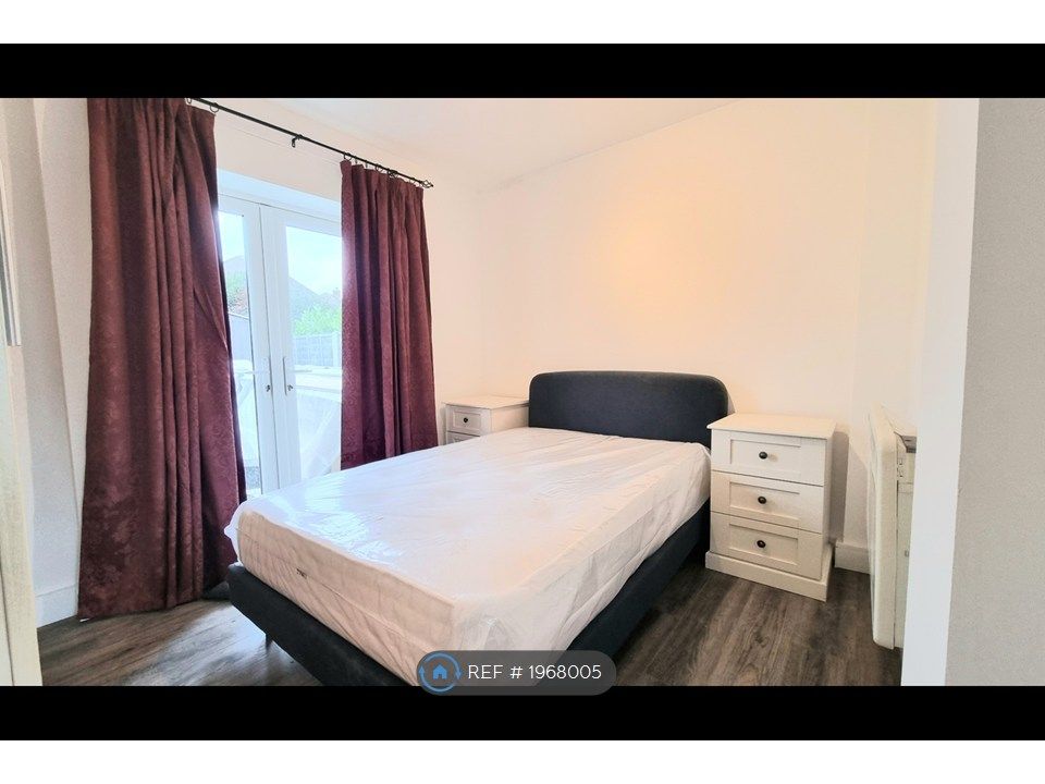 Property photo 3 of 23 Double Bedroom