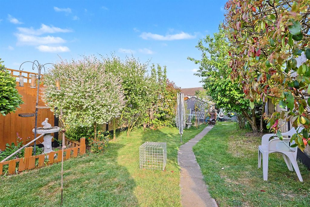 Property photo 2 of 20