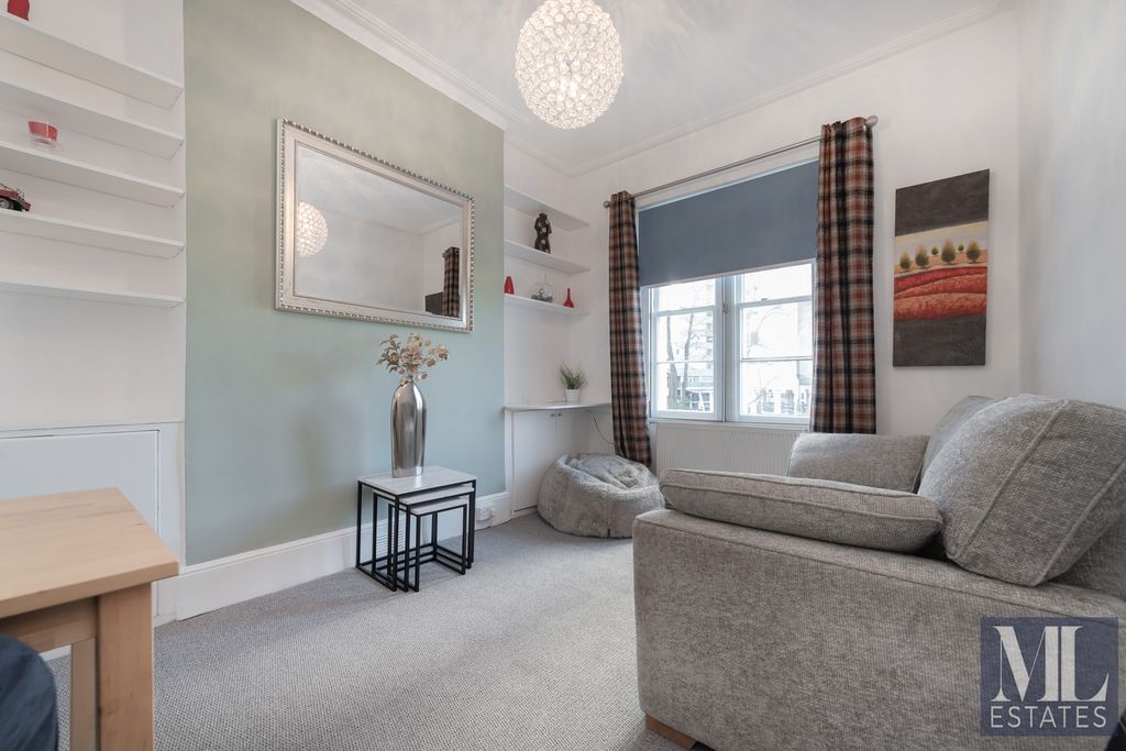 Property photo 1 of 11 Photo 3