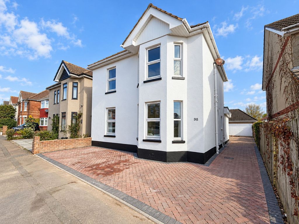 Property photo 2 of 13