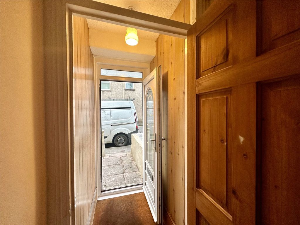 Property photo 2 of 27 Picture No. 32