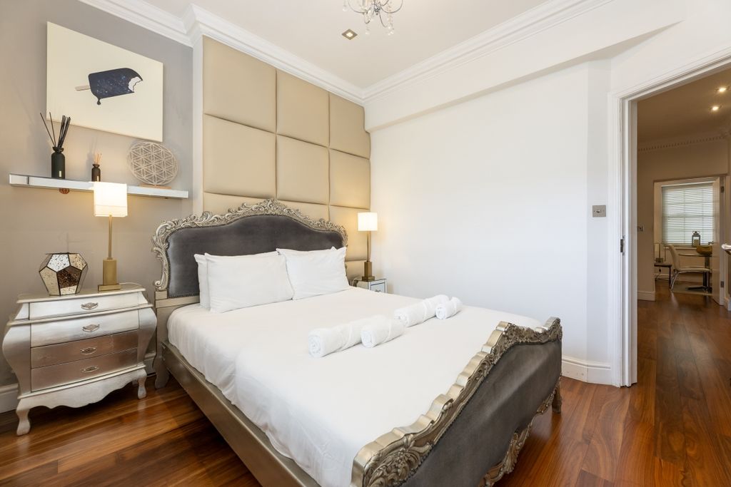 Property photo 2 of 10 Stanhope Terrace ...