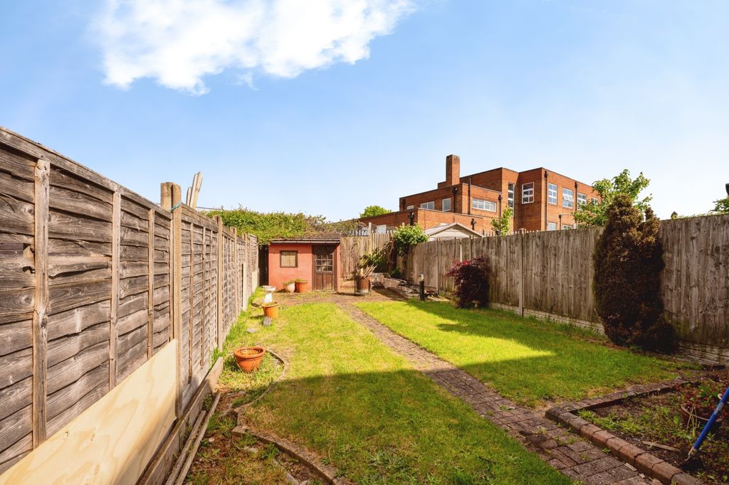 Property photo 3 of 26 5F8Bcb69-25
