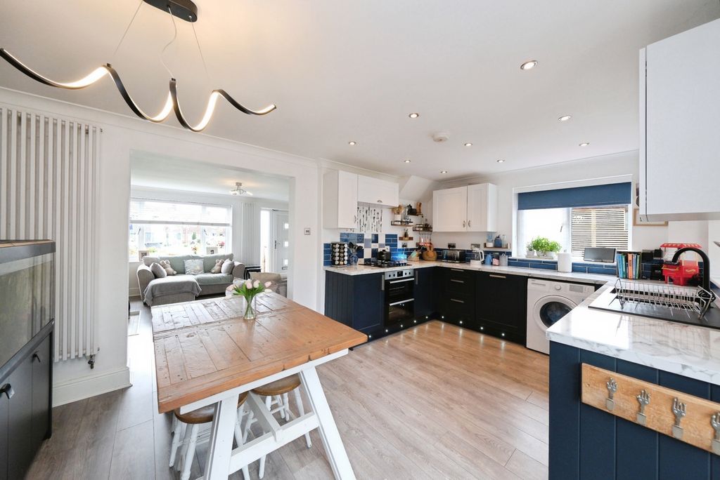 Property photo 3 of 20 Pbox-Img.Jpg