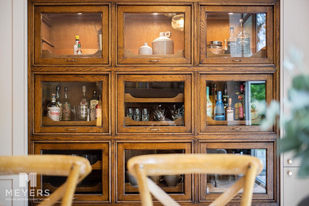 Property photo 2 of 33