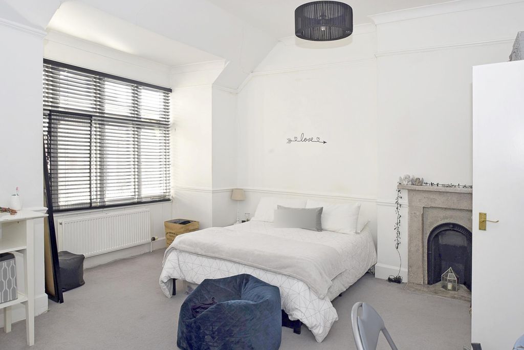 Property photo 1 of 11 Photo 0