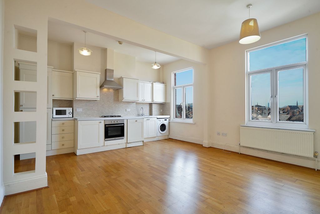 Property photo 2 of 11 2