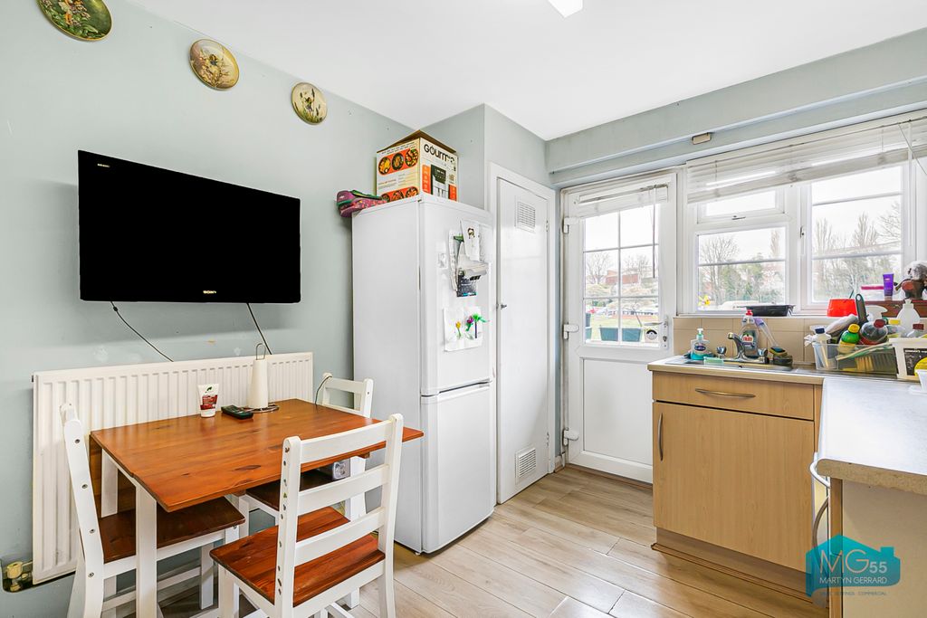 Property photo 2 of 15 Picture No. 11