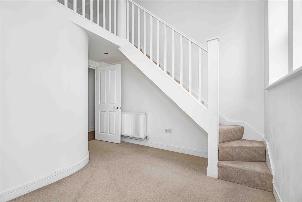 Property photo 3 of 30