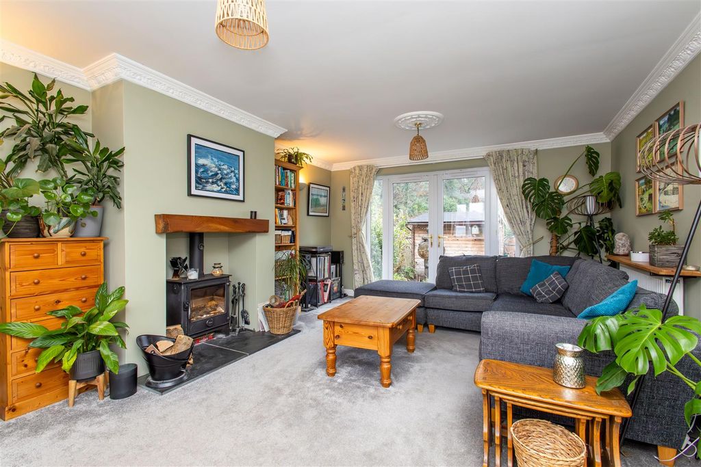 Property photo 2 of 28 Lounge