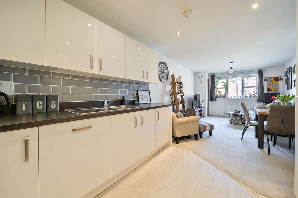 Property photo 3 of 21