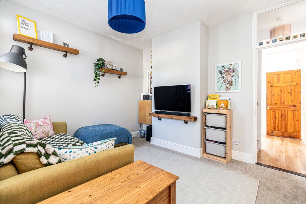 Property photo 2 of 16 .