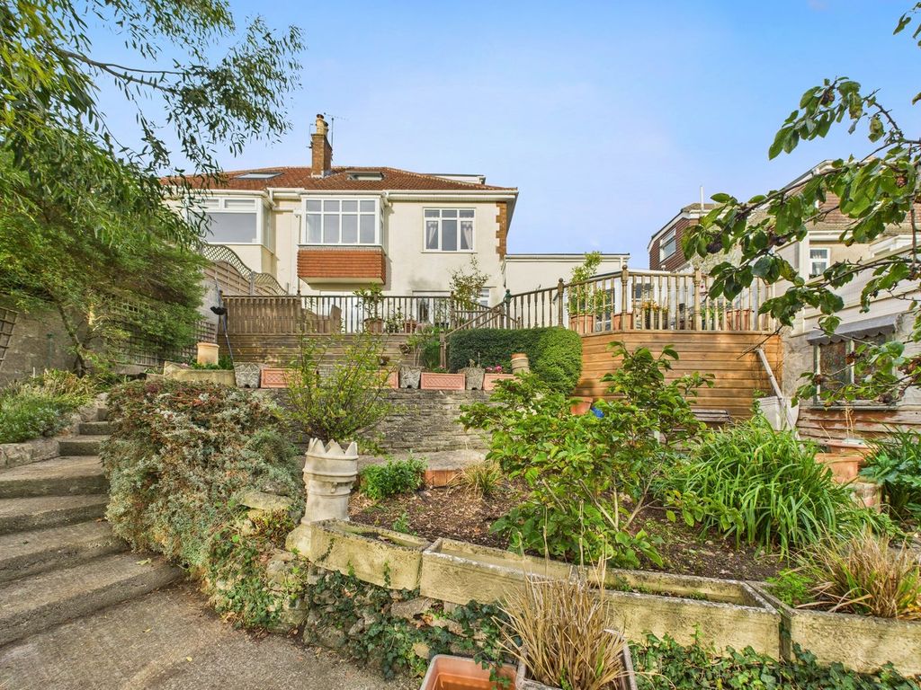 Property photo 1 of 42