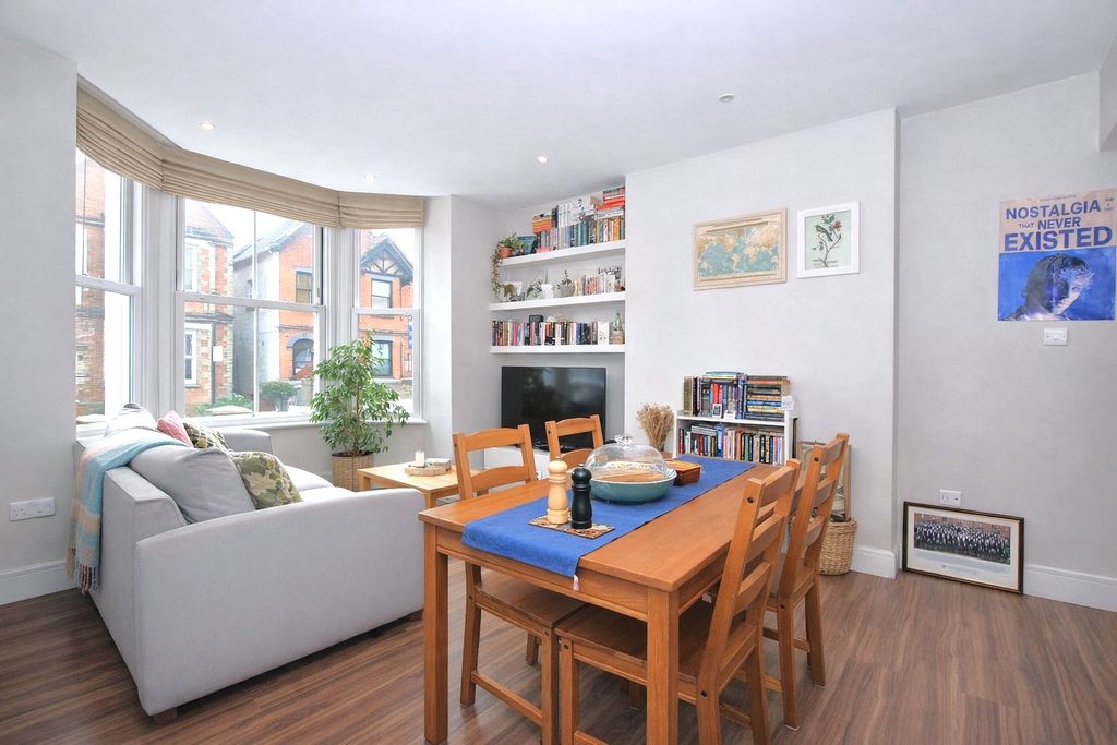 Property photo 2 of 6 Picture No. 12