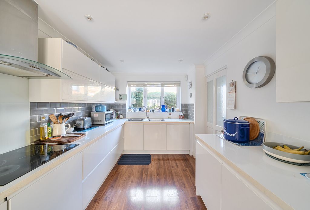 Property photo 3 of 25 1382859-6-691Dcef...