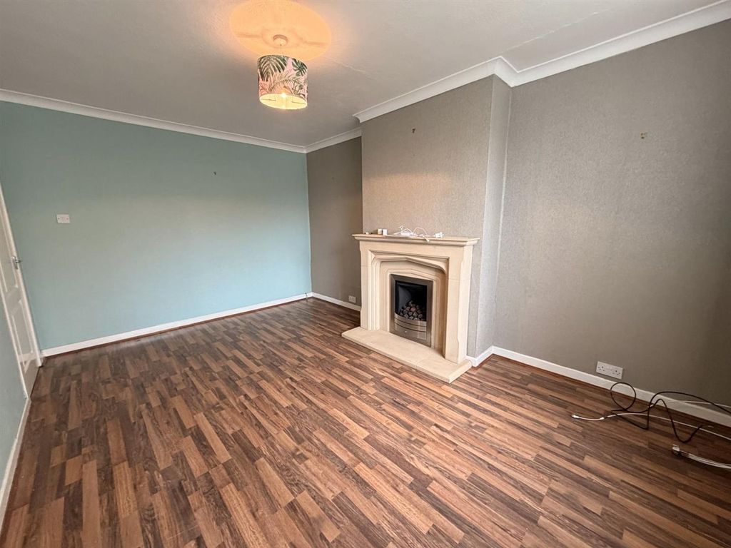 Property photo 3 of 14 583436c7-3513-4460-Abca-F11F1E08B0E0.Jpeg