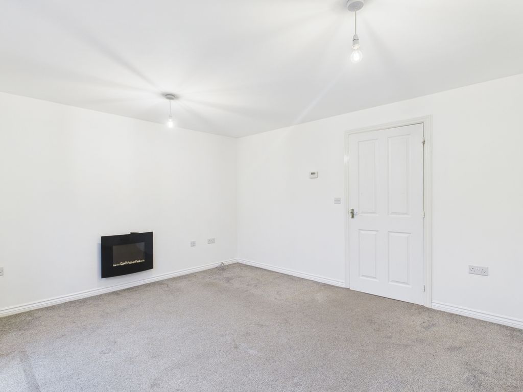 Property photo 2 of 11 Lounge