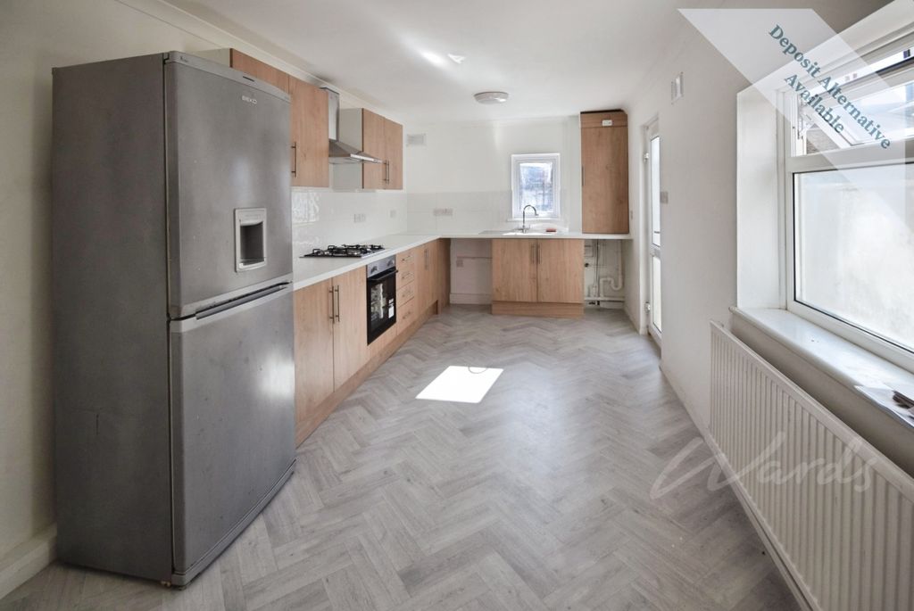 Property photo 2 of 13 Canterbury Kitchen