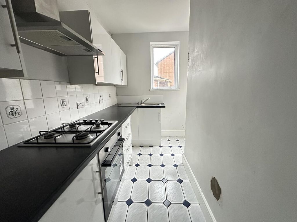 Property photo 1 of 7 Kitchen