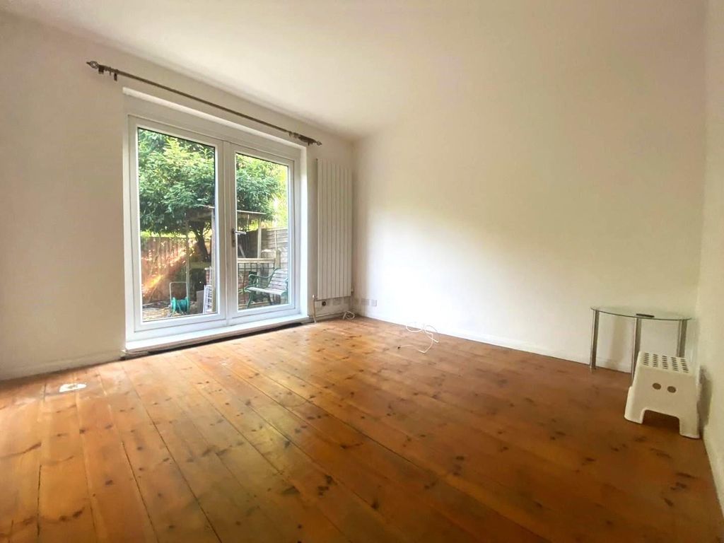 Property photo 3 of 10 Living Room.Jpg