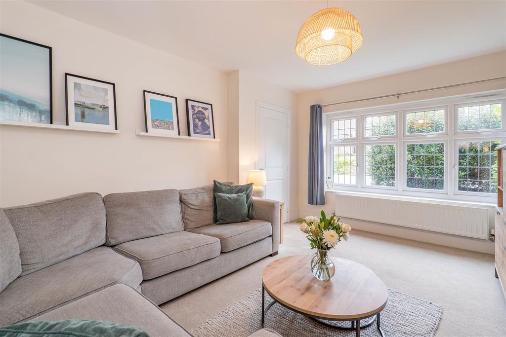 Property photo 2 of 29 Lounge