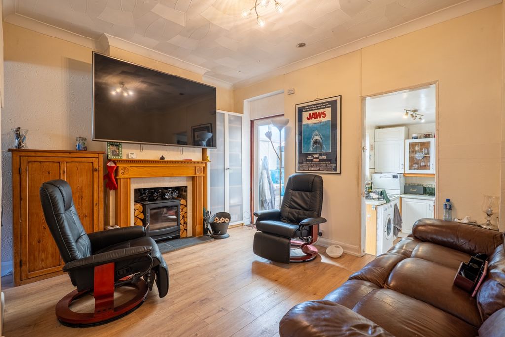 Property photo 2 of 14 5429963