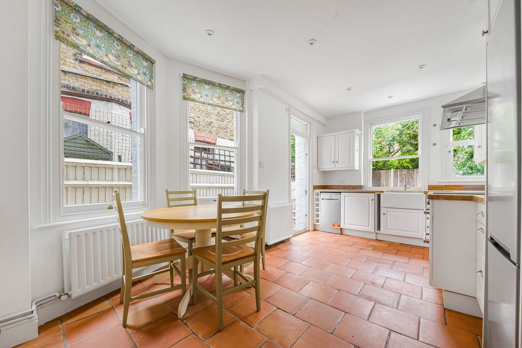 Property photo 3 of 24