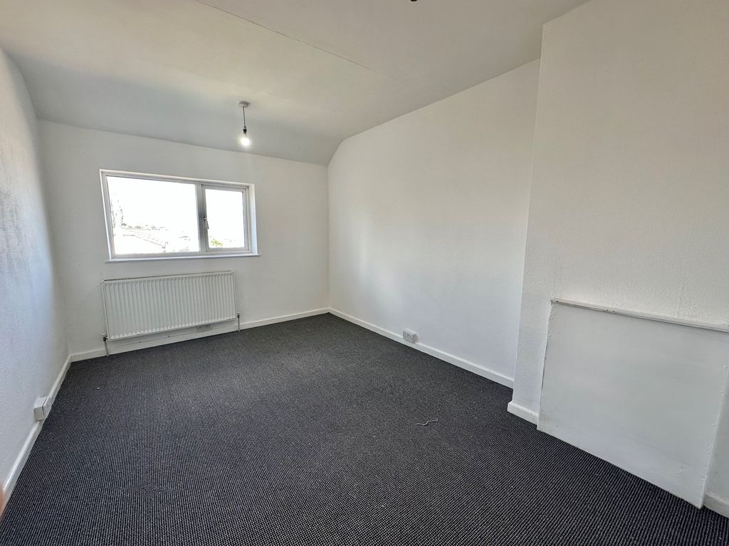 Property photo 3 of 6 Bedroom 1