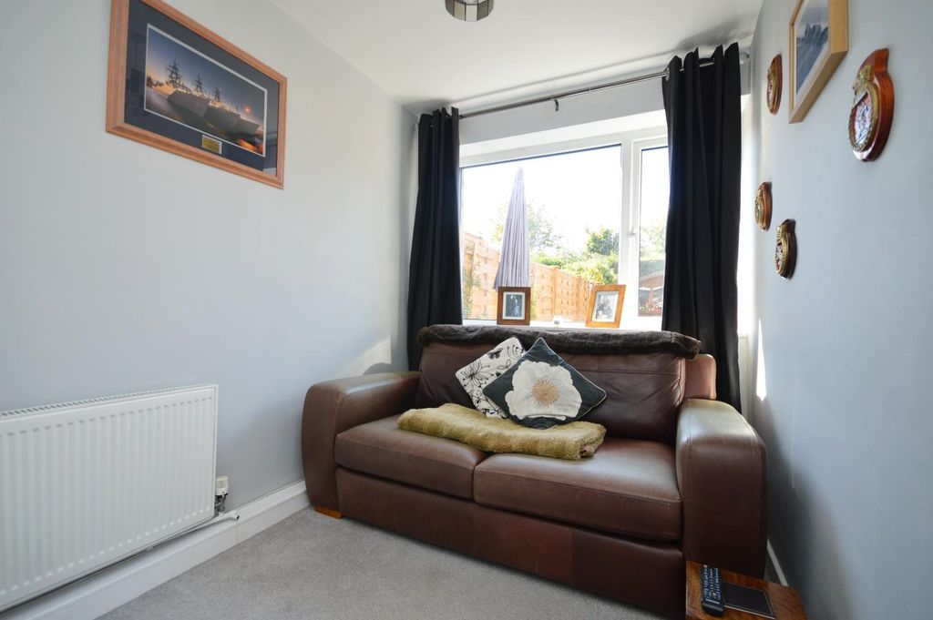 Property photo 3 of 17 Study/Bedroom Four