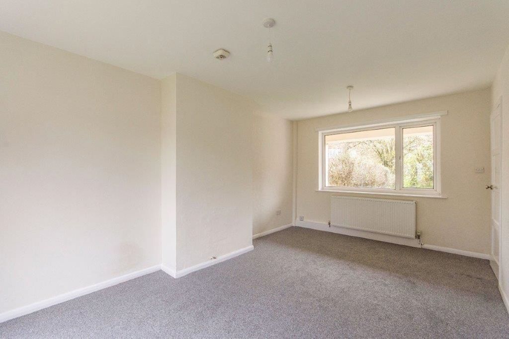 Property photo 3 of 12 Lounge