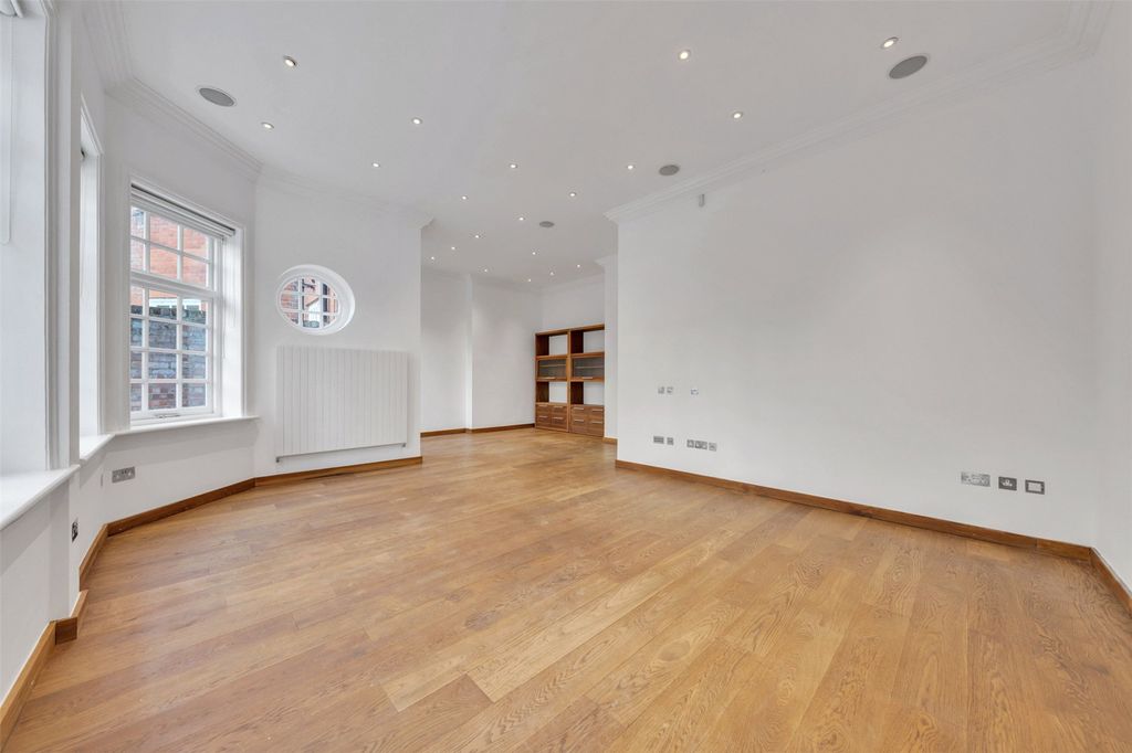Property photo 2 of 18 Picture No. 16