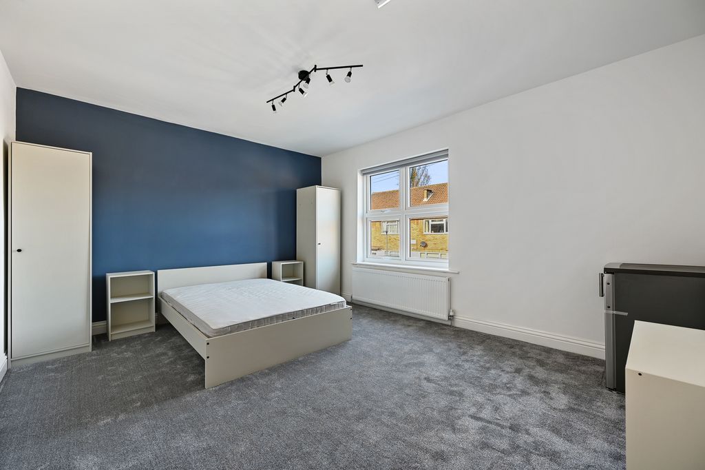 Property photo 1 of 5 Cs - 1 Clifton Road - Room 4 3 (1)