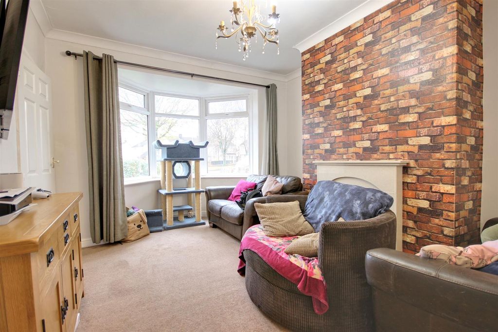 Property photo 2 of 13 Img_4369-Img_4371_Lzn.Jpg