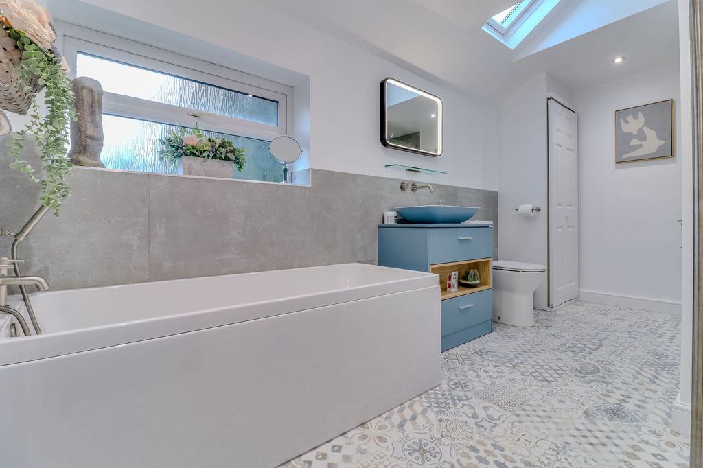 Property photo 2 of 24