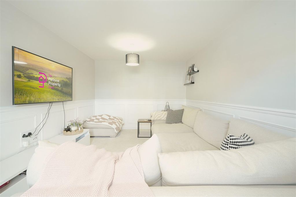 Property photo 3 of 36 14 Thurlstone Lounge.Jpg